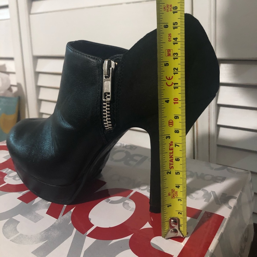 Shoes - Picture 4 of 4